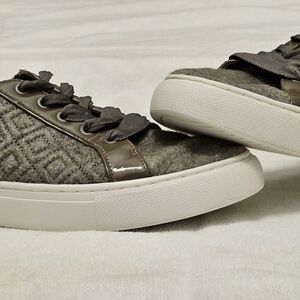 Size 7. Tory Burch Dovestone Gray Quilted Felted Women's Sneakers. Clean! Logo